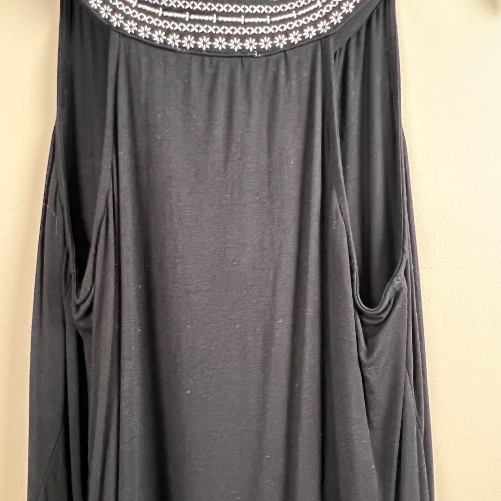 Dress Barn Black White Embroidery Tank Top Blouse Woman’s Medium - Picture 5 of 7